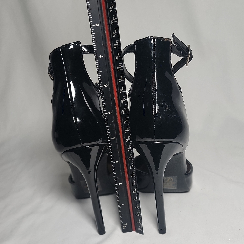 Source Unknown Black Heels with Silver Chain - image 3